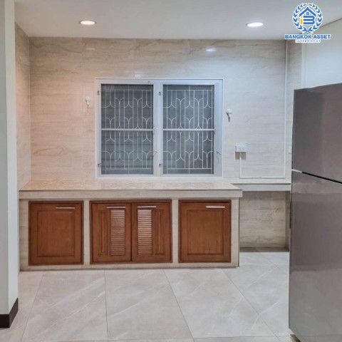 *****บ้านแฝดมือสองย่านนนทบุรี ม.ซอยบางกร่าง63 บางกรวย-ไทรน้อย เนื้อที่กว้างเกือบ 41 ตร.ว. ฟังก์ชัน 3 ห้องนอน 2 ห้องน้ำ ที่จอดรถ 2 คัน บ้านสวย ตกแต่งใหม่พร้อมเข้าอยู่ บนทำเลแห่งการเดินทาง เชื่อมต่อถนนบางกรวย-ไทรน้อย ถนนราชพฤกษ์, ถนนรัตนาธิเบศร์ จองเลยวันนี้!